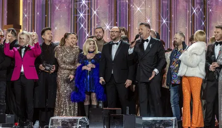 Szacujemy, że w Sylwestrowej Mocy Przebojów uczestniczyło na starówce ponad 20 tys. osób. Ile przed telewizorami? Czekamy na wyniki badań oglądalności.  31 grudnia na Rynku Staromiejskim (po raz drugi) odbyła się Sylwestrowa Moc Przebojów, zorganizowana przez Gminę Miasta Toruń, samorząd województwa kujawsko-pomorskiego i TV Polsat.  Wydarzenie - pomimo większej liczby uczestników niż rok temu - przebiegło spokojnie.  Dla mieszkańców i gości Torunia, a także widzów przed telewizorami zagrali, m.in. Perfect 