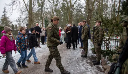 106. rocznica powrotu Torunia do wolnej Polski - złożenie kwiatów