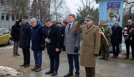 106. rocznica powrotu Torunia do wolnej Polski - złożenie kwiatów