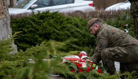 106. rocznica powrotu Torunia do wolnej Polski - złożenie kwiatów