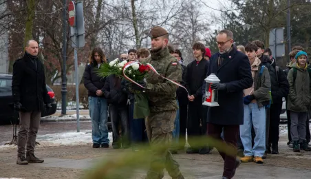 106. rocznica powrotu Torunia do wolnej Polski - złożenie kwiatów