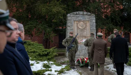 106. rocznica powrotu Torunia do wolnej Polski - złożenie kwiatów