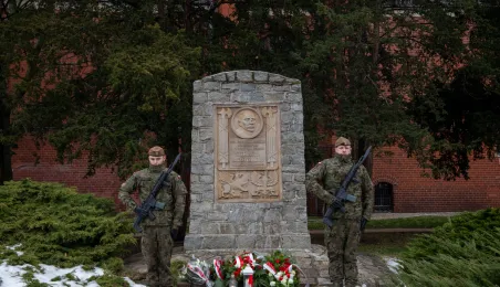 106. rocznica powrotu Torunia do wolnej Polski - złożenie kwiatów
