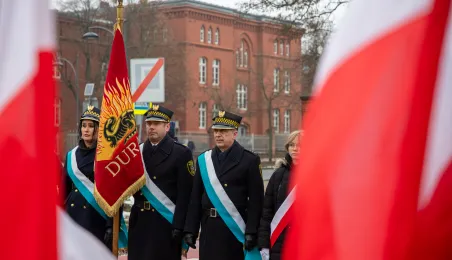 106. rocznica powrotu Torunia do wolnej Polski - złożenie kwiatów