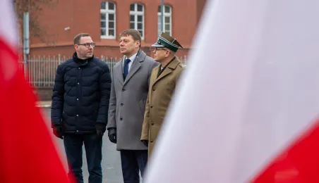 106. rocznica powrotu Torunia do wolnej Polski - złożenie kwiatów