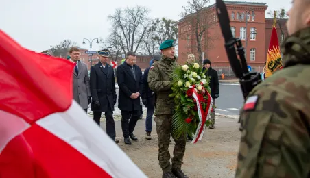 106. rocznica powrotu Torunia do wolnej Polski - złożenie kwiatów