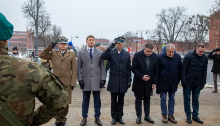 106. rocznica powrotu Torunia do wolnej Polski - złożenie kwiatów