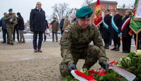 106. rocznica powrotu Torunia do wolnej Polski - złożenie kwiatów