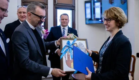 Wręczenie podziękowań Justynie Kardasz i Krzysztofowi Kołowskiemu