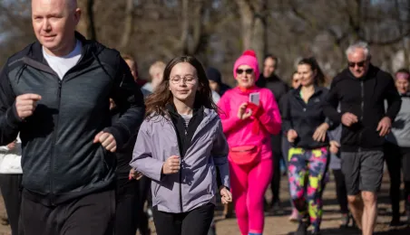 Międzypokoleniowy bieg w Parku Glazja