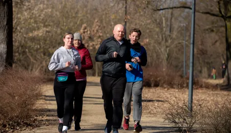 Międzypokoleniowy bieg w Parku Glazja