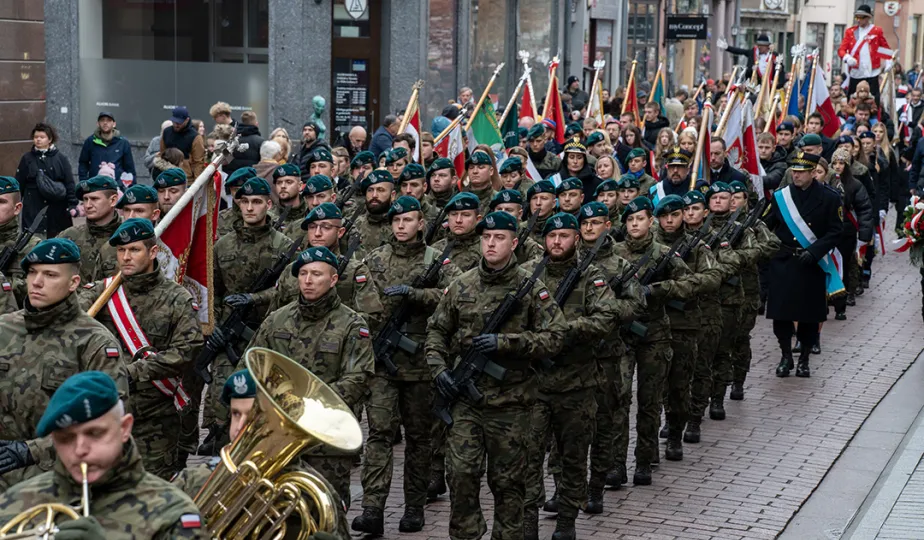 Uroczystości na Rynku Staromiejskim z okazji 107. rocznicy odzyskania niepodległości