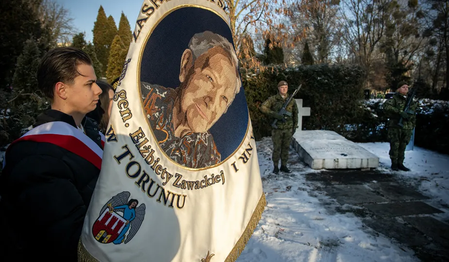  Toruń pamięta o prof. gen. Elżbiecie Zawackiej