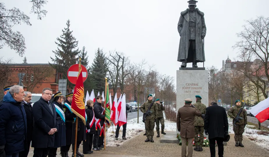 106. rocznica powrotu Torunia do wolnej Polski - złożenie kwiatów
