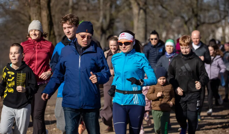 Międzypokoleniowy bieg w Parku Glazja