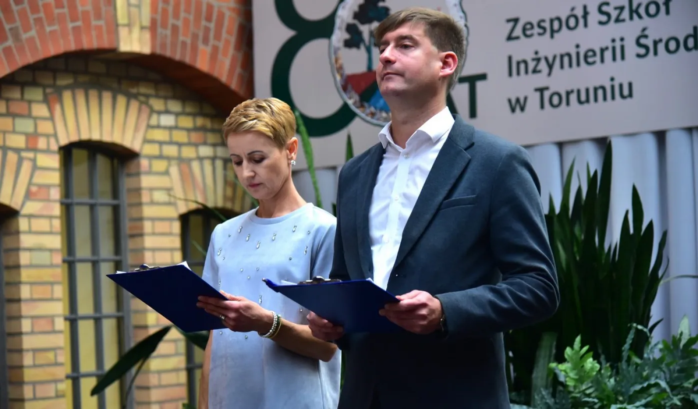 80-lecie Zespołu Szkół Inżynierii Środowiska w Toruniu, wręczenie Medalu "Za Zasługi dla Miasta Torunia"