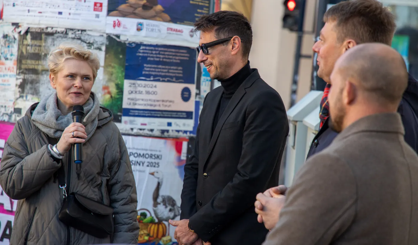 Anioł przy Domu Pizzy i Tapas 