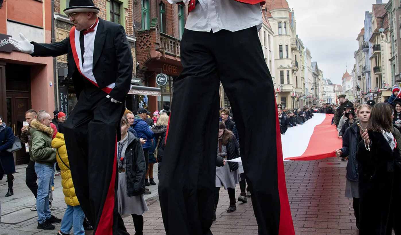 Uroczystości na Rynku Staromiejskim z okazji 107. rocznicy odzyskania niepodległości