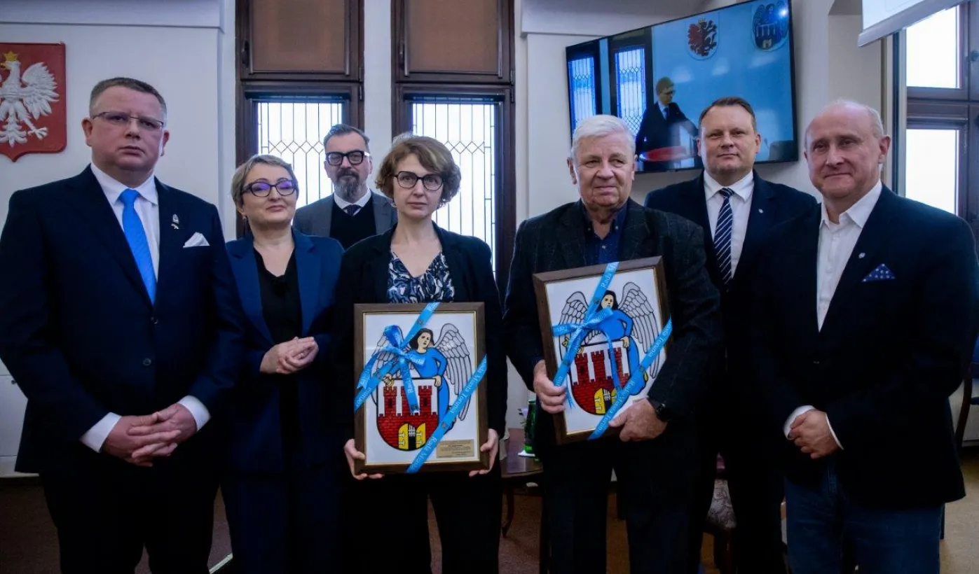 Wręczenie podziękowań Justynie Kardasz i Krzysztofowi Kołowskiemu