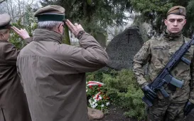 105. rocznica powrotu Torunia do wolnej Polski - złożenie kwiatów