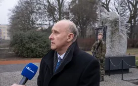 Złożenie kwiatów pod pomnikiem Żołnierzy Niezłomnych
