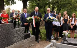 120. rocznica urodzin prof. Wilhelminy Iwanowskiej - złożenie kwiatów
