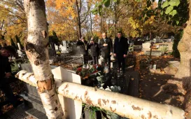 Wiązanki na grobach Honorowych Obywateli Torunia