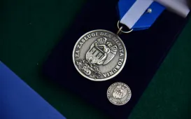 80-lecie Zespołu Szkół Inżynierii Środowiska w Toruniu, wręczenie Medalu "Za Zasługi dla Miasta Torunia"