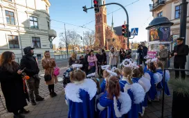 Anioł przy Domu Pizzy i Tapas 