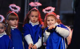 Toruńska starówka wzbogaciła się o kolejnego, siódmego aniołka.