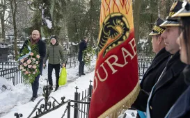 Prezydent Miasta Torunia Paweł Gulewski i Przewodniczący Rady Miasta Torunia Łukasz Walkusz uczcili pamięć Honorowych Obywateli Miasta Torunia składając wiązanki kwiatów na grobach Wandy Szuman i o. Władysława Wołoszyna.