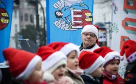 Zimowy Song przy fortepianie plenerowym