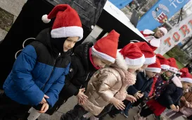 Zimowy Song przy fortepianie plenerowym