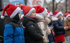 Zimowy Song przy fortepianie plenerowym