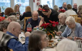 Z życzeniami dla mieszkańców i pracowników Domu Pomocy Społecznej w Toruniu