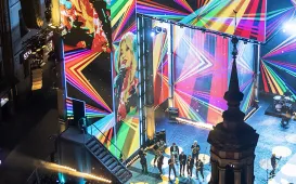 Szacujemy, że w Sylwestrowej Mocy Przebojów uczestniczyło na starówce ponad 20 tys. osób. Ile przed telewizorami? Czekamy na wyniki badań oglądalności.  31 grudnia na Rynku Staromiejskim (po raz drugi) odbyła się Sylwestrowa Moc Przebojów, zorganizowana przez Gminę Miasta Toruń, samorząd województwa kujawsko-pomorskiego i TV Polsat.  Wydarzenie - pomimo większej liczby uczestników niż rok temu - przebiegło spokojnie.  Dla mieszkańców i gości Torunia, a także widzów przed telewizorami zagrali, m.in. Perfect 