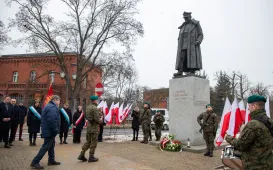 106. rocznica powrotu Torunia do wolnej Polski - złożenie kwiatów