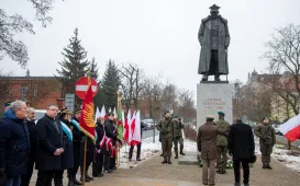 106. rocznica powrotu Torunia do wolnej Polski - złożenie kwiatów