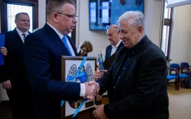 Wręczenie podziękowań Justynie Kardasz i Krzysztofowi Kołowskiemu