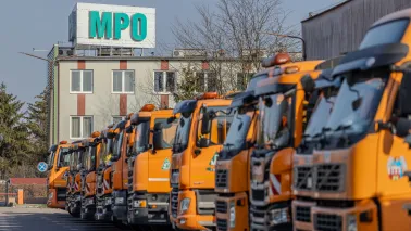 MPO w kolejnych etapach oczyszczania miasta prowadzi m.in. opryski środkiem chwastobójczym