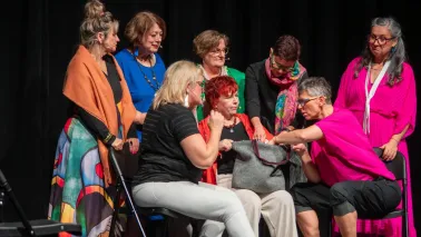 Życie widziane oczami osób zmagających się z chorobami onkologicznymi było tematem spektaklu "Krąg Kobiet", który przedstawiła w minioną niedzielę grupa teatralna "ONKO-świat", działająca w ramach Akademii Walki z Rakiem Fundacji "Światło".