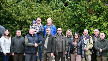 Radni sadzą drzewa na Bielawach – z myślą o przyszłości