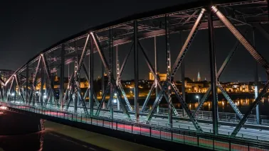 Iluminacja mostu drogowego – Toruń solidarny z dziećmi 