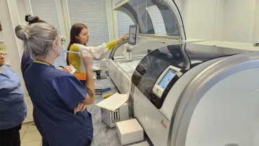 Do Specjalistycznego Szpitala Miejskiego im. Mikołaja Kopernika w Toruniu dostarczono nowoczesny zestaw urządzeń do diagnostyki patomorfologicznej.