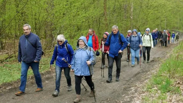 Turyści podczas wycieczki OM PTTK w Toruniu
