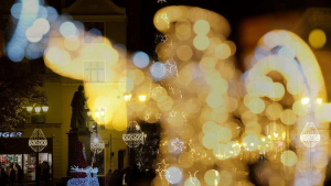 Zdjęcie przedstawia świąteczne dekoracje w Toruniu.