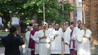 Na zdjęciu: procesja poprzedzająca mszę św. w intencji miasta