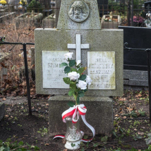 Tablica na grobie rodziny Szumanów, gdzie pochowana jest Wanda Szuman, na cmentarzu św. Jerzego